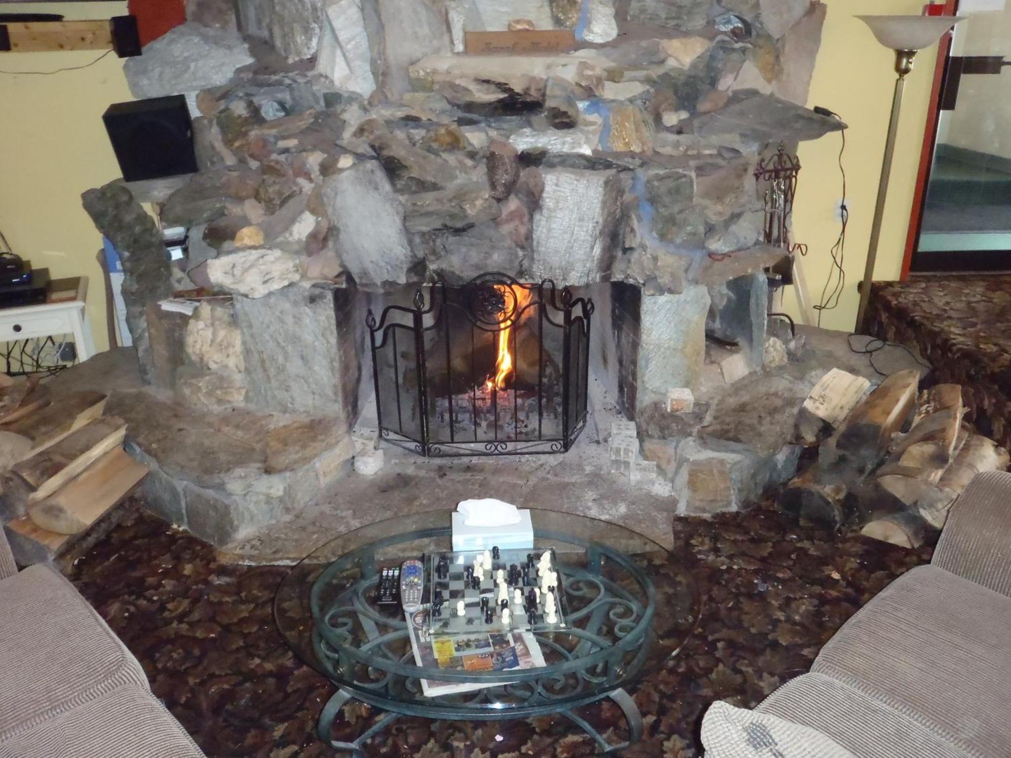 Valemount Vacation Inn Екстер'єр фото