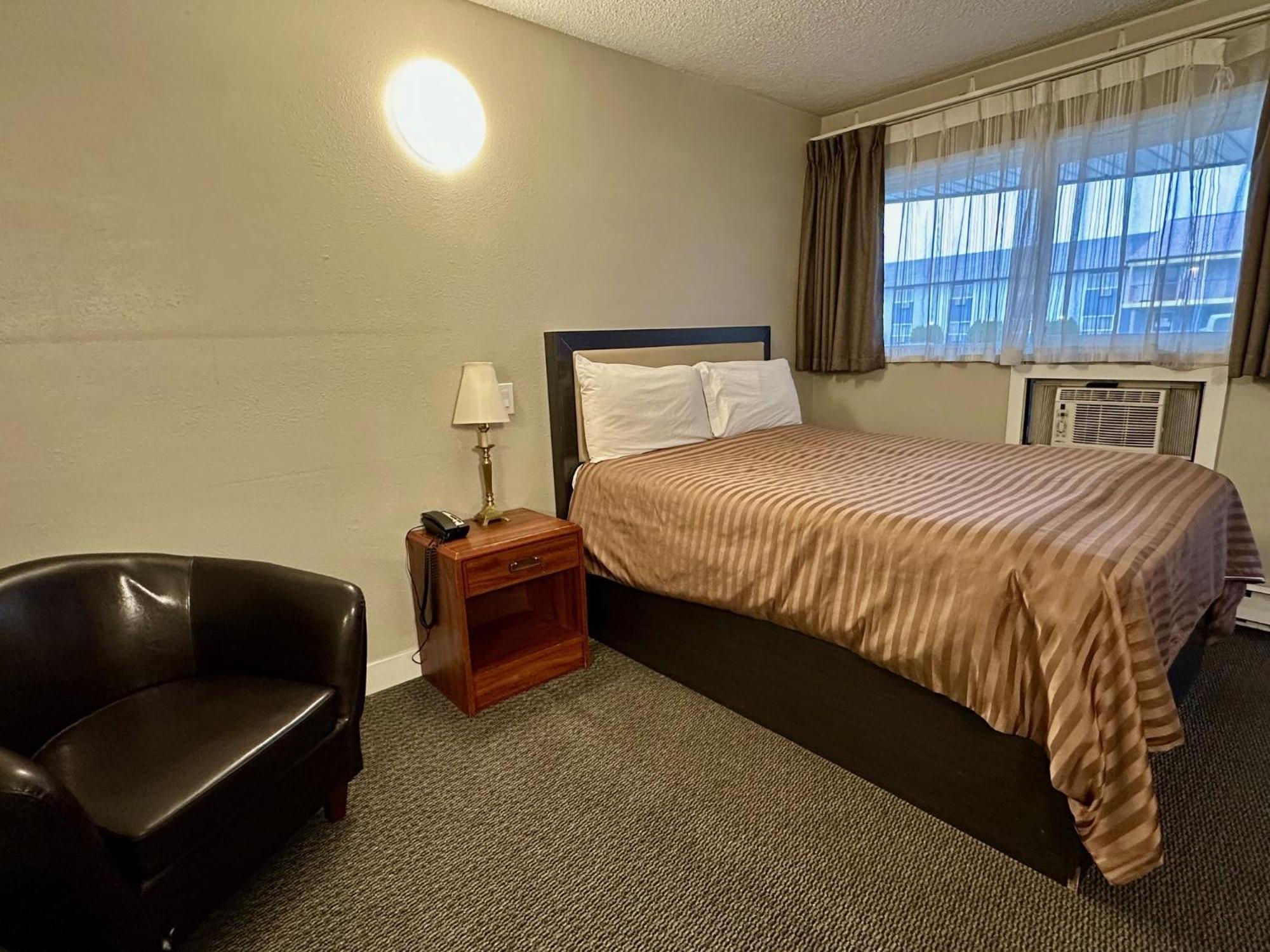 Valemount Vacation Inn Екстер'єр фото
