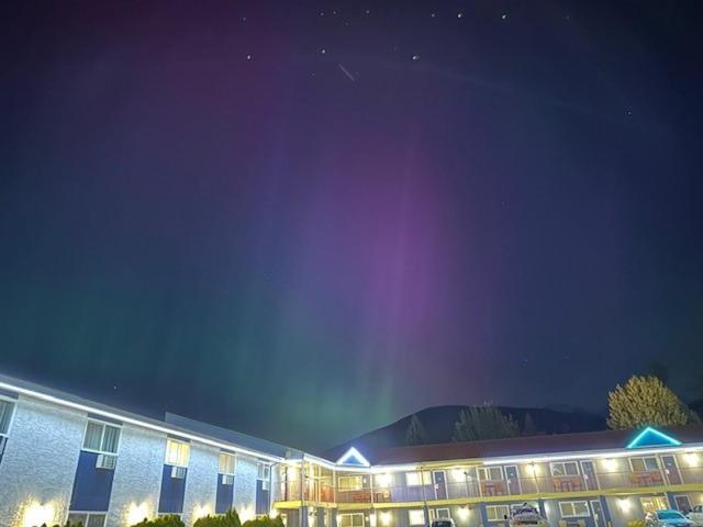 Valemount Vacation Inn Екстер'єр фото